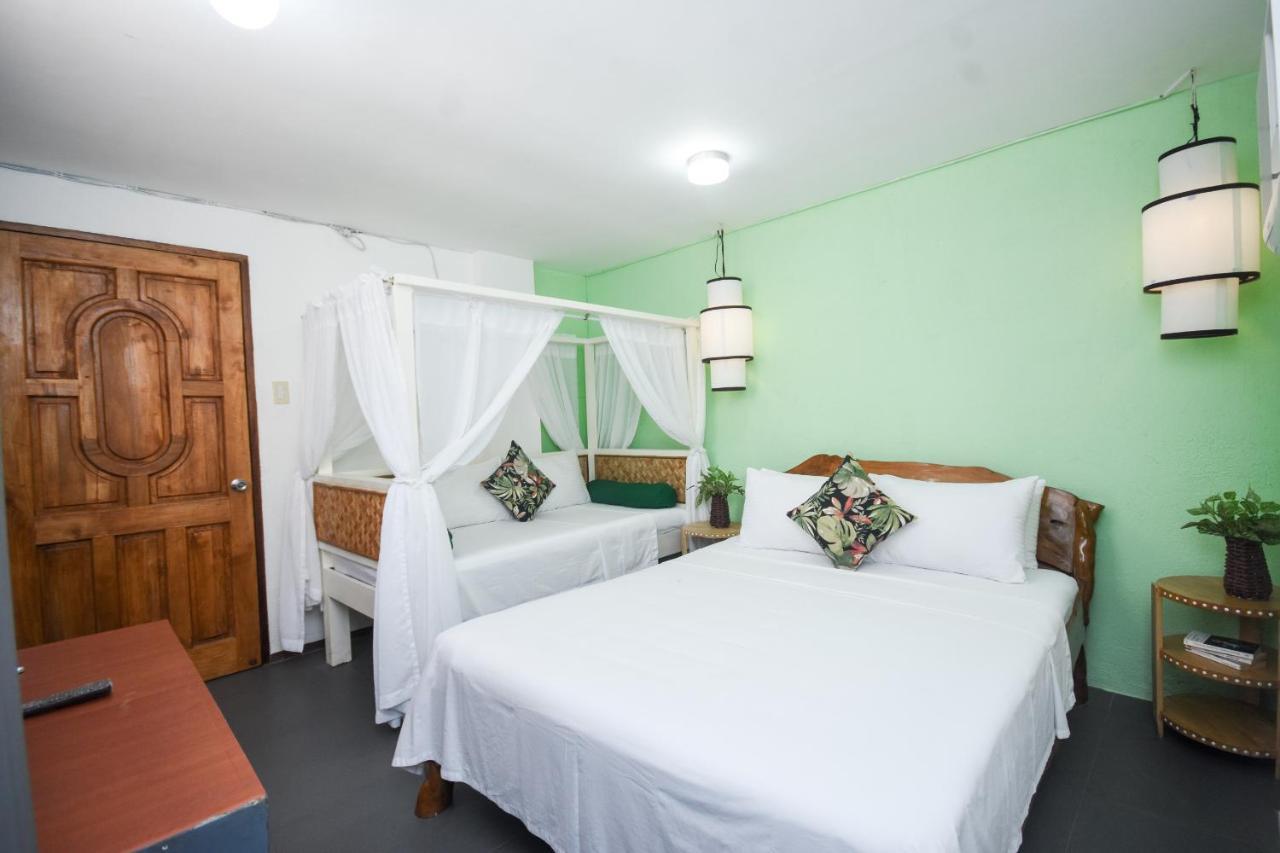 8 Colors Beach House Resort Boracay Extérieur photo