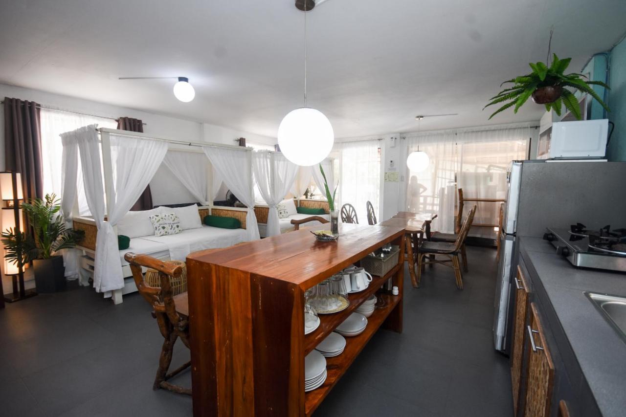 8 Colors Beach House Resort Boracay Extérieur photo