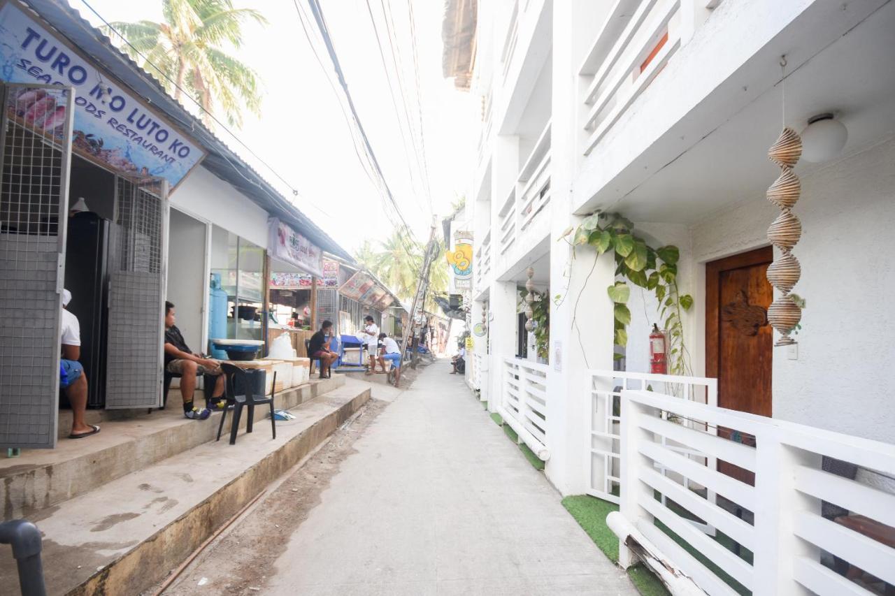 8 Colors Beach House Resort Boracay Extérieur photo