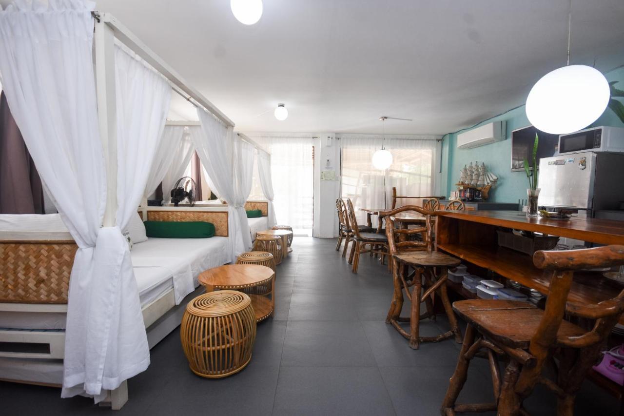 8 Colors Beach House Resort Boracay Extérieur photo
