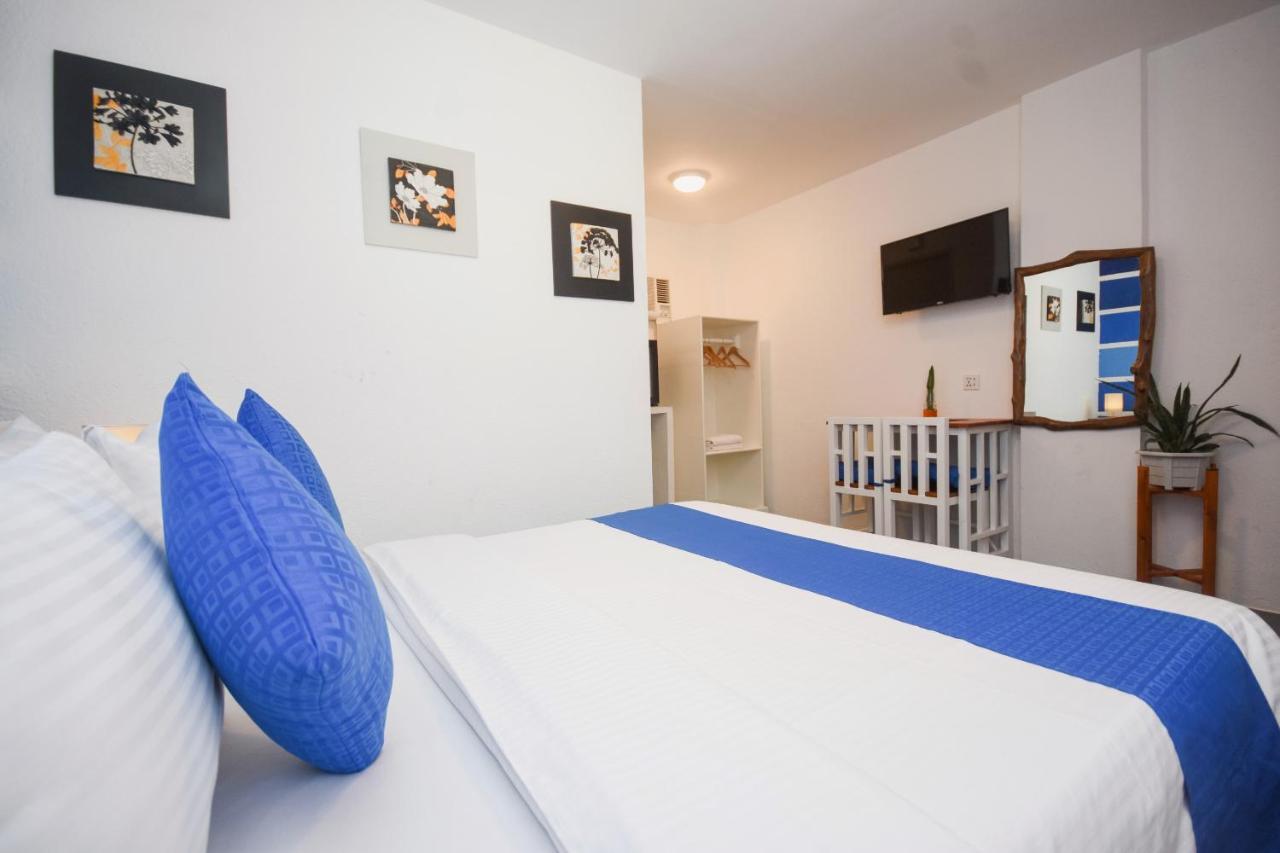 8 Colors Beach House Resort Boracay Extérieur photo