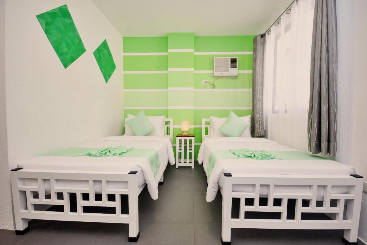 8 Colors Beach House Resort Boracay Extérieur photo