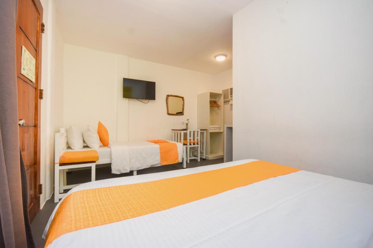 8 Colors Beach House Resort Boracay Extérieur photo