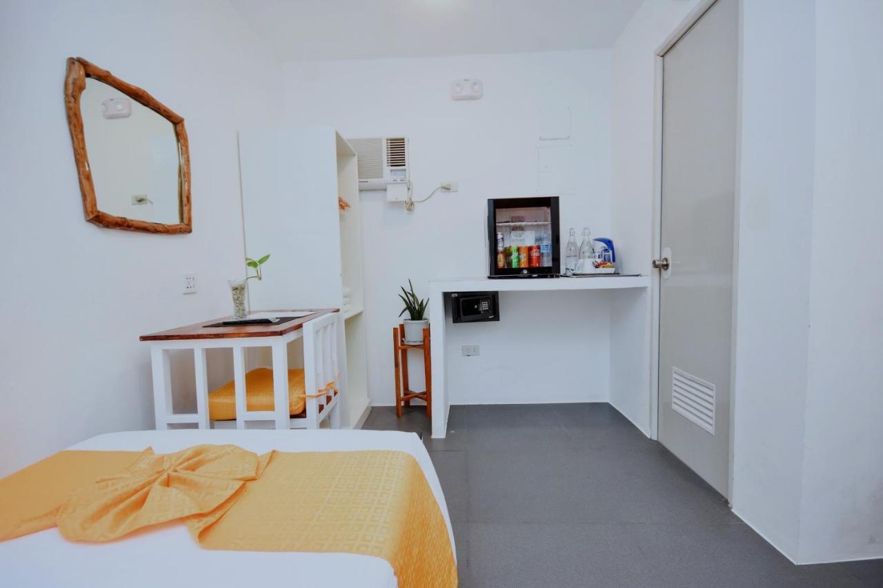 8 Colors Beach House Resort Boracay Extérieur photo