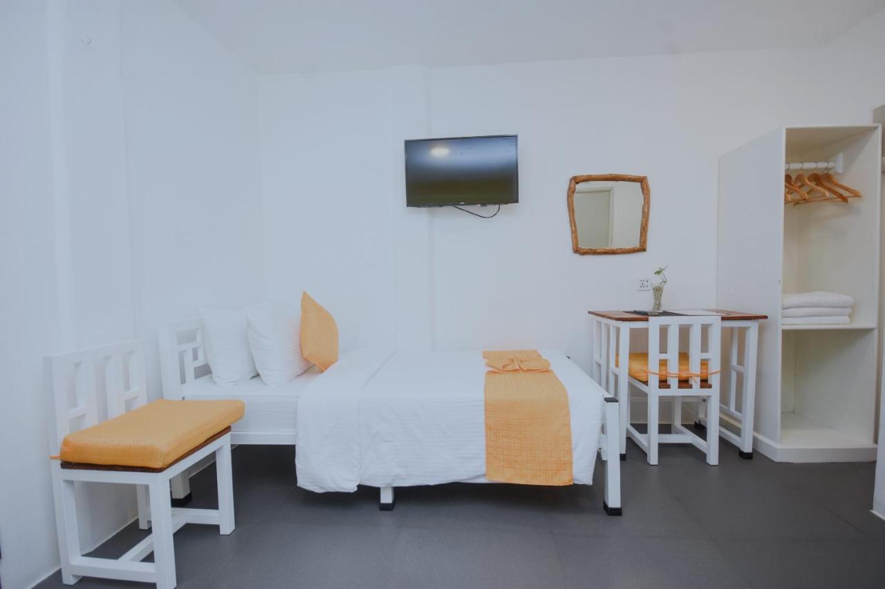 8 Colors Beach House Resort Boracay Extérieur photo