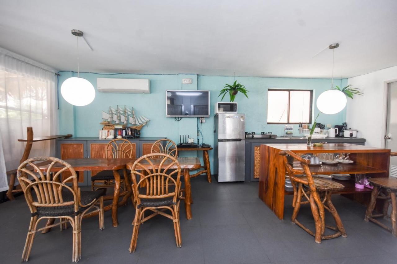 8 Colors Beach House Resort Boracay Extérieur photo