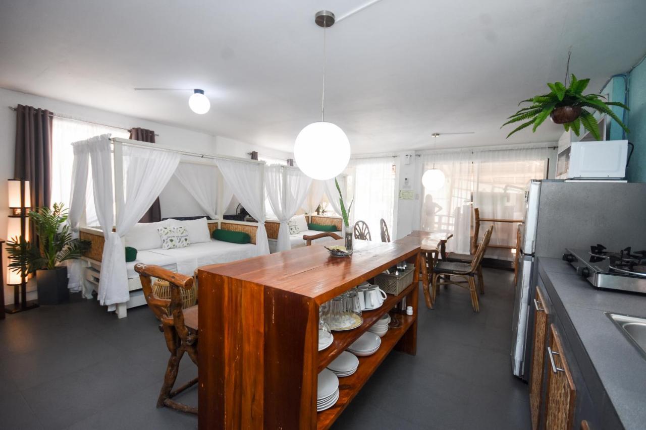 8 Colors Beach House Resort Boracay Extérieur photo
