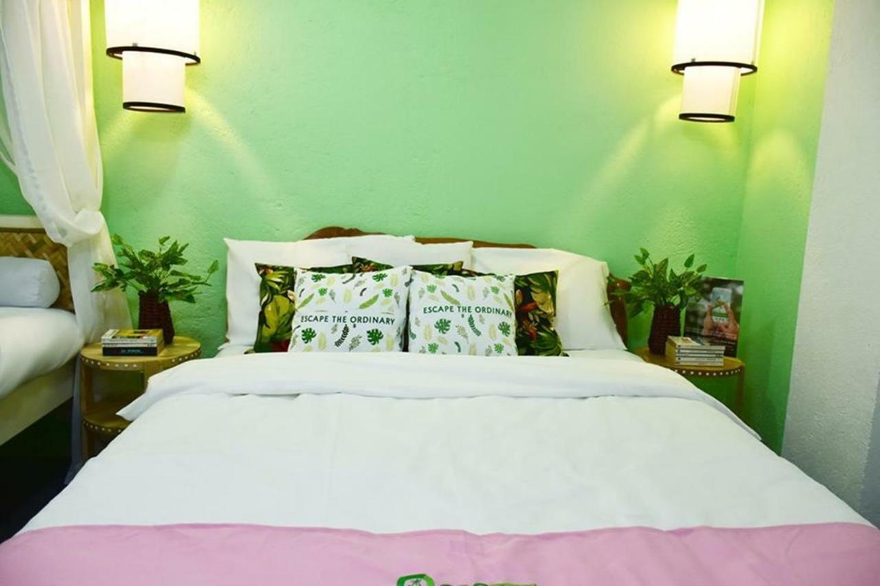 8 Colors Beach House Resort Boracay Extérieur photo