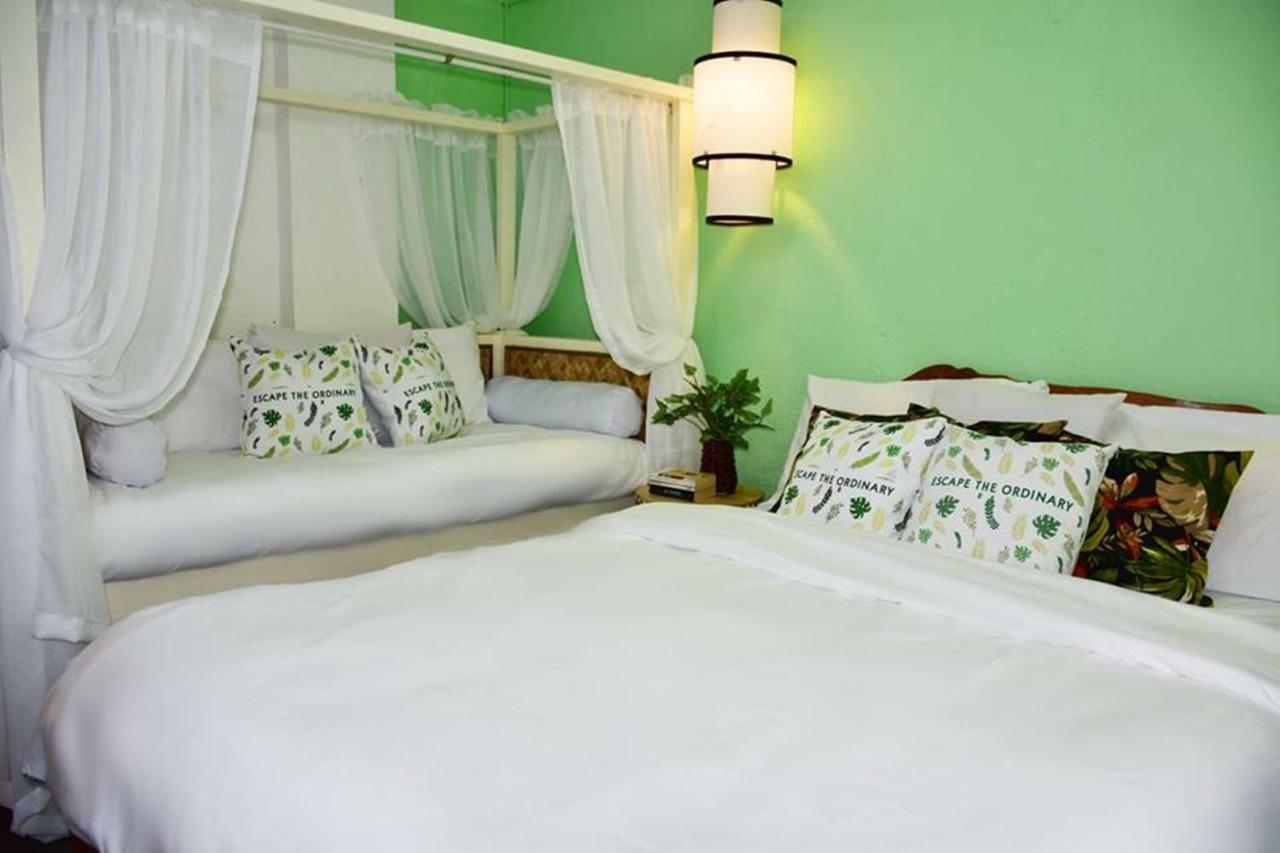 8 Colors Beach House Resort Boracay Extérieur photo