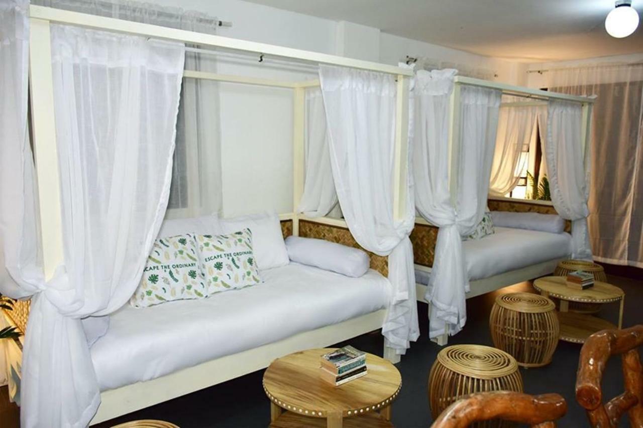 8 Colors Beach House Resort Boracay Extérieur photo