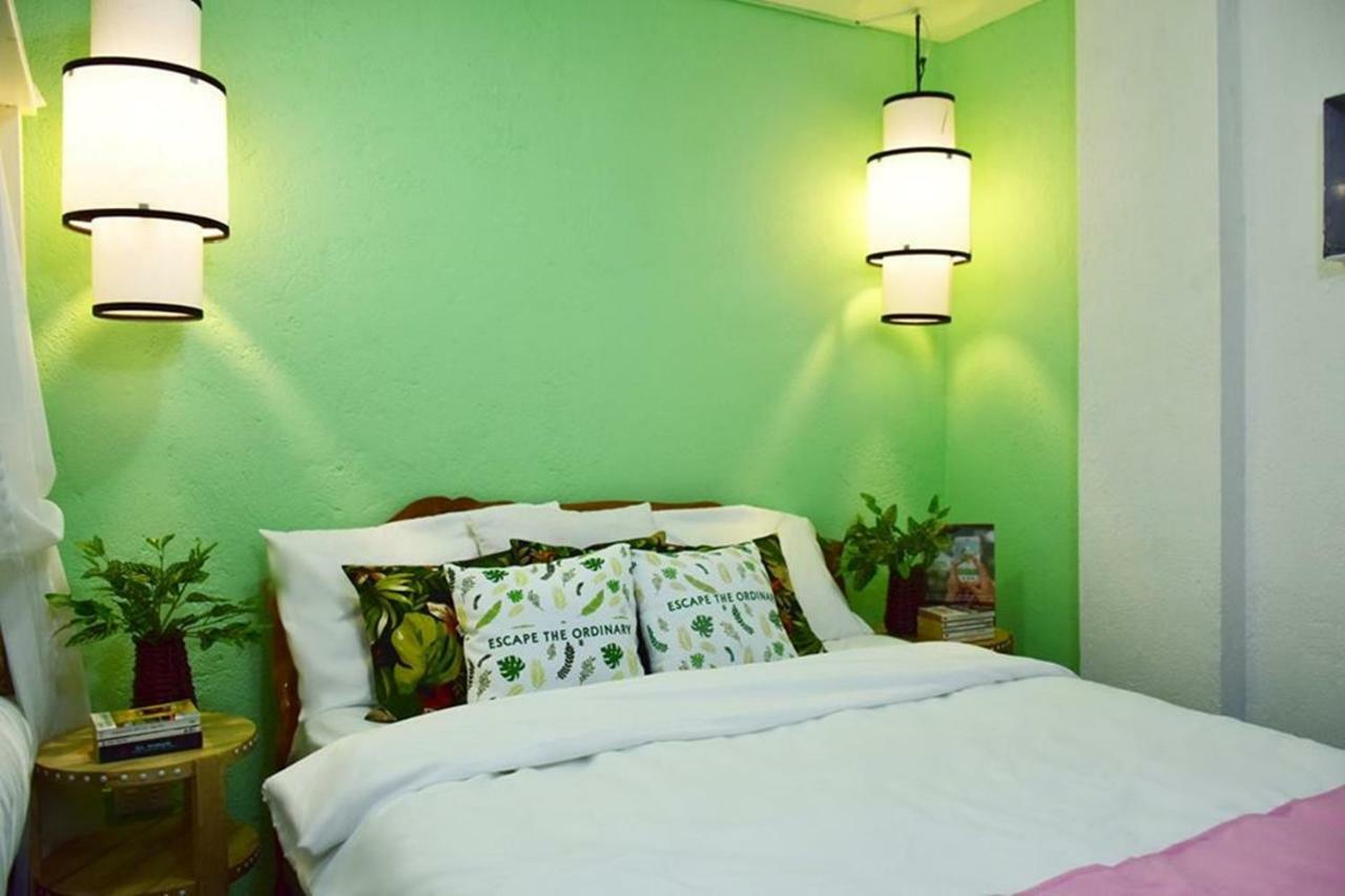 8 Colors Beach House Resort Boracay Extérieur photo